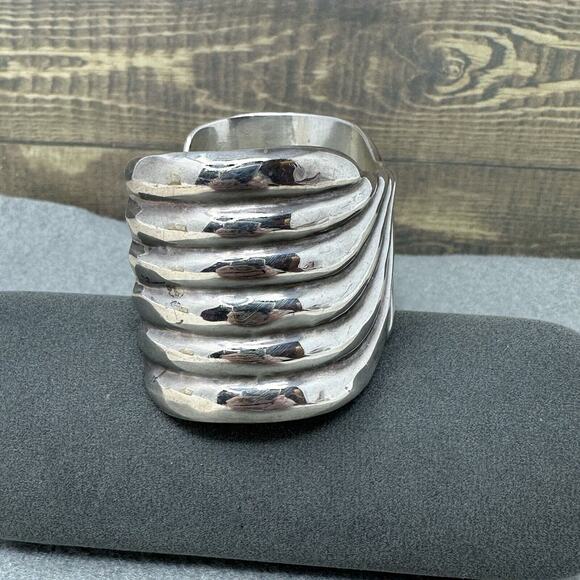 Mexico Taxco Sterling Silver Fluted Wavy Cuff Bracelet 69 grams - Picture 2 of 8
